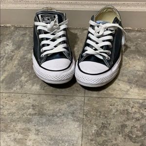 Women size 7 Converse